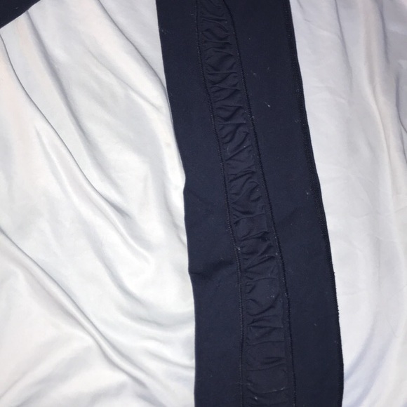 Navy lululemon leggings size 2 - Picture 2 of 3